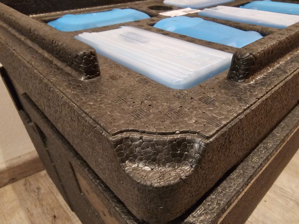 006 – Detail hrany termoboxu z expandovaného polystyrénu (EPS)