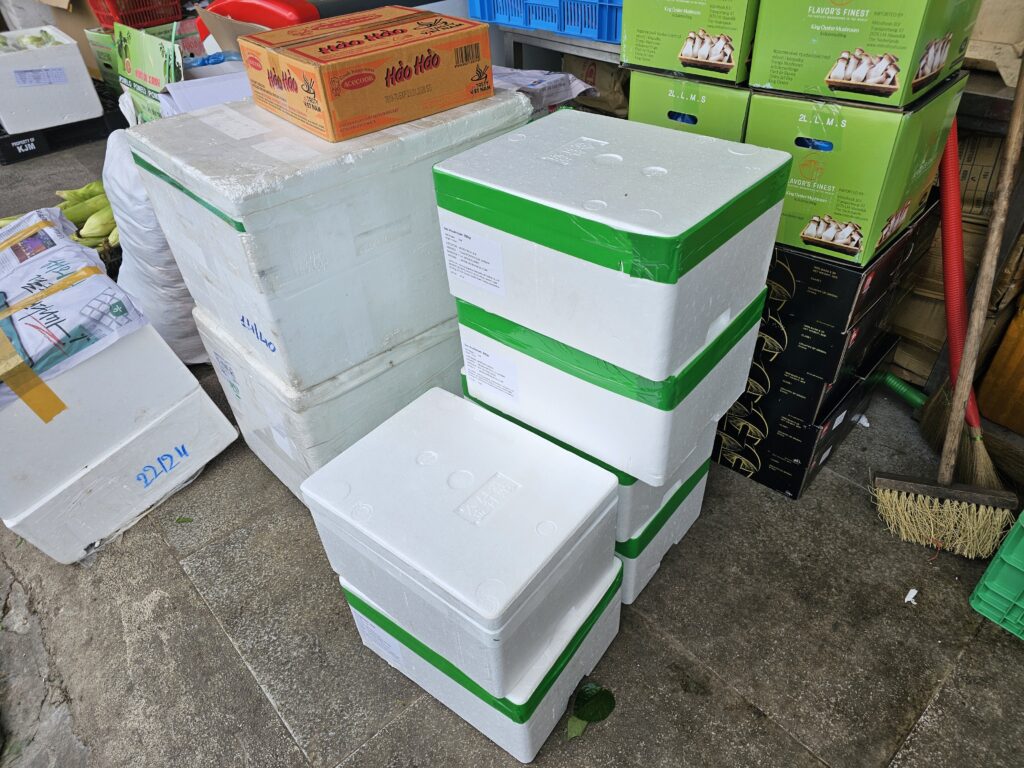 008 – Sústava polystyrénových obalov (EPS) v logistickom sklade