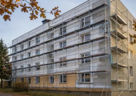 Fasáda znie pri poklepaní duto: Čo urobiť pred zateplením domu?