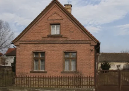 Má zmysel zatepliť starý tehlový dom? Expandovaný polystyrén (EPS) výrazne zníži tepelné straty aj pri 60 cm hrubom murive